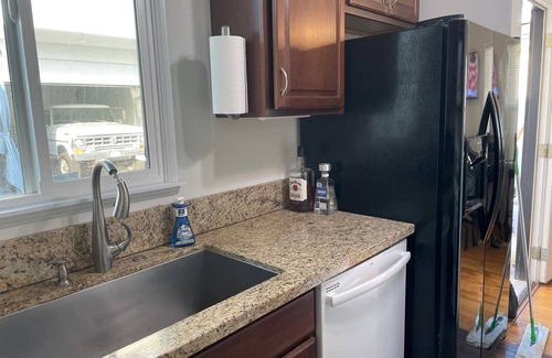 Hawthorne House | Nice two bedroom home near, beach, So-fi & LAX