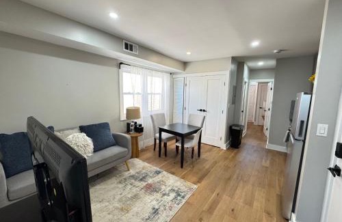 Northeast Apartment | NICE Updated Apartment near Metro