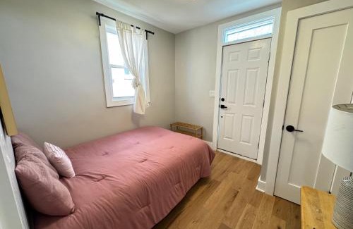 Northeast Apartment | NICE Updated Apartment near Metro