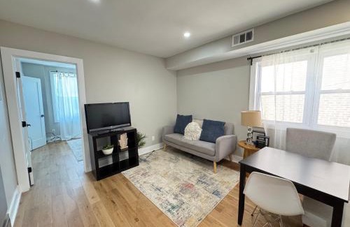 Northeast Apartment | NICE Updated Apartment near Metro