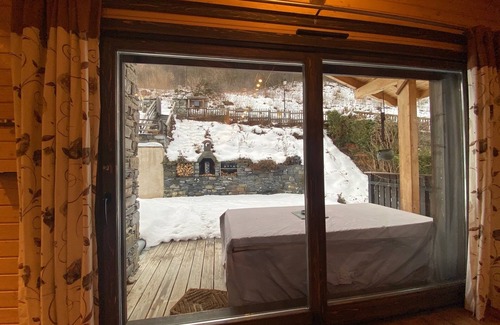 La Perriere Ski Chalet | Nice wooden and stone chalet at CHAVONNES COURCHEVEL on the Three Valleys