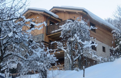 La Perriere Ski Chalet | Nice wooden and stone chalet at CHAVONNES COURCHEVEL on the Three Valleys