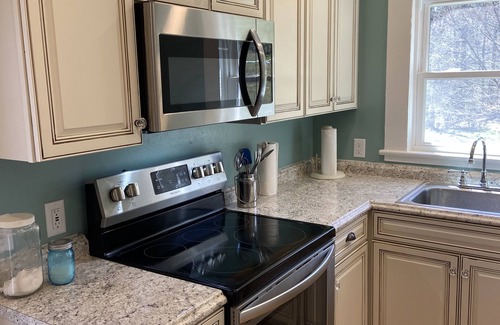 Lake Toxaway House | Nicely located, Cozy, PET Friendly cottage in beautiful Lake Toxaway, NC