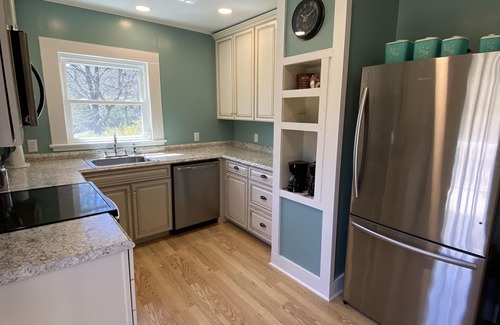Lake Toxaway House | Nicely located, Cozy, PET Friendly cottage in beautiful Lake Toxaway, NC