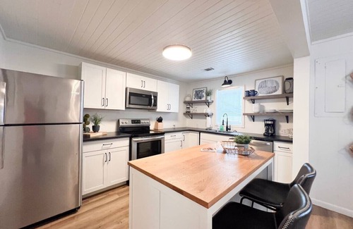 Mountain View House | Niche on Main ~Walk to the Square!