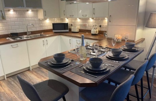 Irvine Apartment | Niche View - Stunning 2 bedroom apartment Irvine