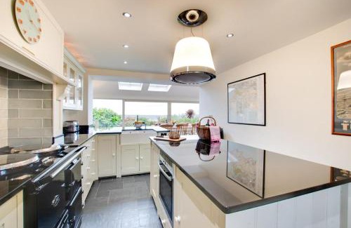 Crynant House | Nicholaston Cottage