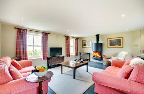 Crynant House | Nicholaston Cottage