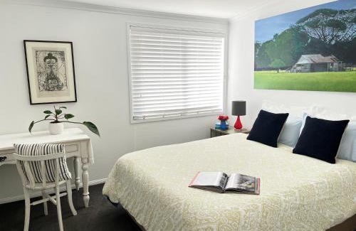 Gordon Park House | Nicole Guest House - Deluxe Room & Private Bathroom 6kms from Brisbane City