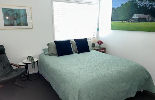 Gordon Park House | Nicole Guest House - Deluxe Room & Private Bathroom 6kms from Brisbane City