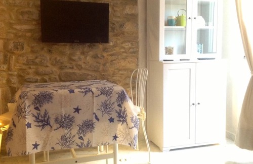 San Lorenzo al Mare Apartment | Nido del Gabbiano, studio apartment on the sea