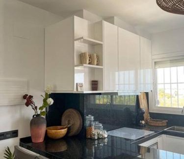La Cizana Apartment | NIEUW: Bello Horizonte, house by the sea