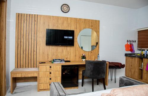 Abuja Apartment | NIFEWAT APARTMENT,Dijon studio apartment with pool,WiFi, gym,Netflix and sit out area