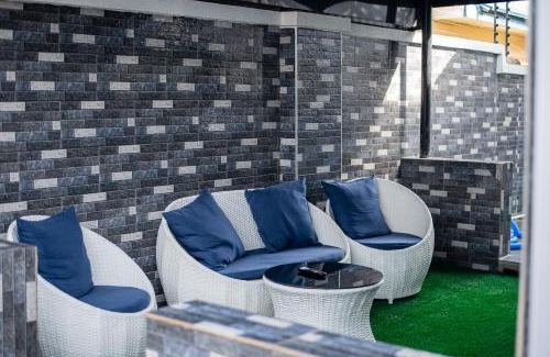 Abuja Apartment | NIFEWAT APARTMENT,Dijon studio apartment with pool,WiFi, gym,Netflix and sit out area