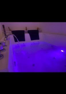 Nevers Apartment | Night Dream-jacuzzi-romantic