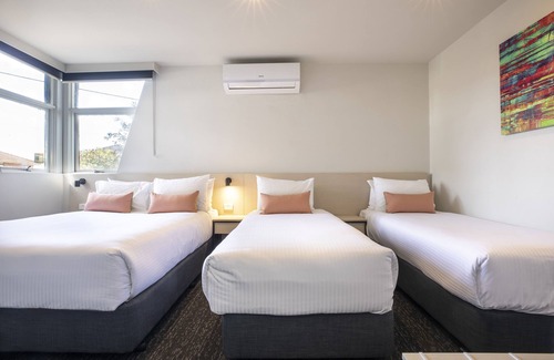Sunshine West Hotel | Nightcap at Glengala Hotel