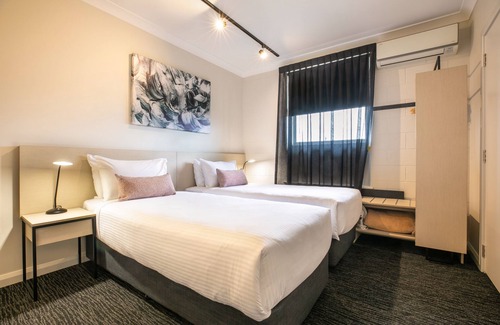 Royal Park Hotel | Nightcap at Hendon Hotel