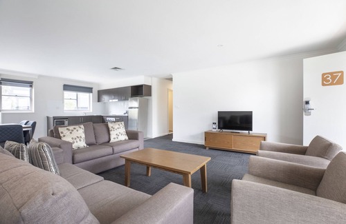 Doncaster Apartment | Nightelier Doncaster