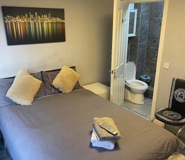 Woolwich Common House | Nightingale Ensuite Budget Rooms