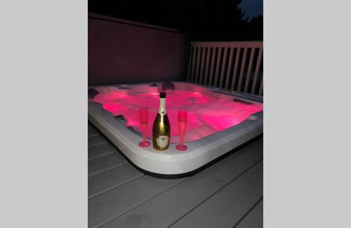Allerthorpe House | Nightingale Lodge with Hot Tub
