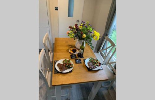 Allerthorpe House | Nightingale Lodge with Hot Tub