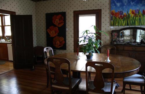 Historic Downtown District Bed & Breakfast | Nightingales Inn
