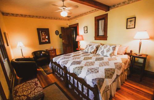 Historic Downtown District Bed & Breakfast | Nightingales Inn