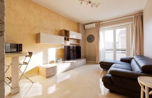 Niguarda Apartment | Niguarda Bright Apartment w/Balcony