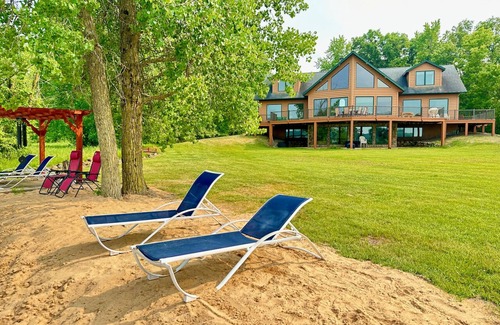 Briggsville House | Niima Outpost on Lake Mason