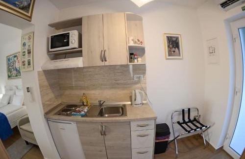 Gruz Apartment | Nika Family Apartments - Comfort Studio Apartment with Balcony and Sea View A4