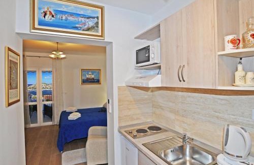 Gruz Apartment | Nika Family Apartments - Comfort Studio Apartment with Balcony and Sea View A4