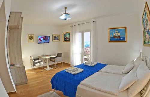 Gruz Apartment | Nika Family Apartments - Comfort Studio Apartment with Balcony and Sea View A4