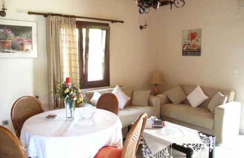 Petaleia House | Nikatsas Cottage No 3