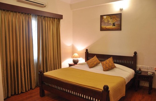Raja Annamalai Puram Hotel | Niketana @ Boat Club