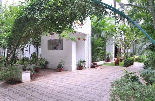 Raja Annamalai Puram Hotel | Niketana @ Boat Club