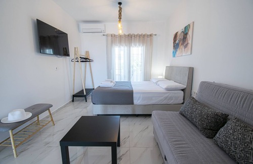 Nikita Hotel | Nikiti Central Suites 3 by Travel Pro Services