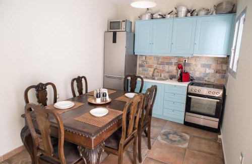 Oitylo House | Nikolas place