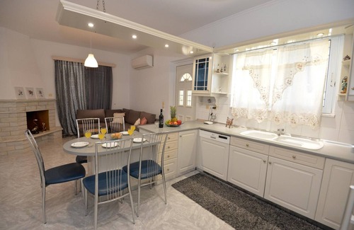 Ialyssos Apartment | Nina s Apt in Ialysos Near the Beach