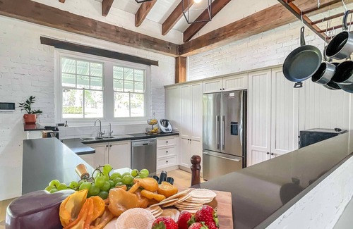 Lovedale House | Nine Hunters - Your very own resort