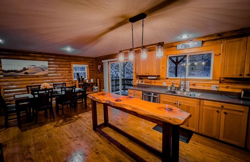 Wisconsin Dells House | Nine mins from Down Town Wisconsin Dells. Pet Friendly, Private Area