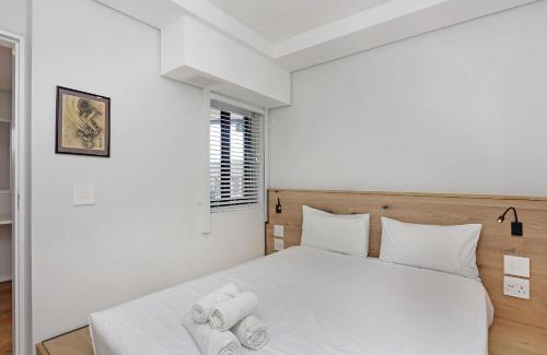 Three Anchor Bay Apartment | Nine On S 3E by Host Agents