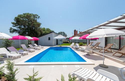 Gulici House | Nino with Shared Pool