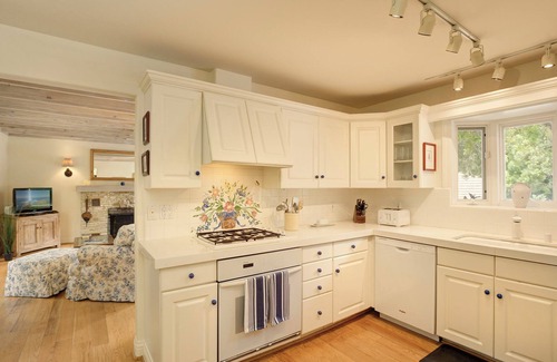 Northeast Carmel House | Nip-n-Tuck - Cottage in Quiet Neighborhood