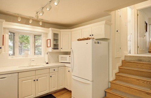 Northeast Carmel House | Nip-n-Tuck - Cottage in Quiet Neighborhood