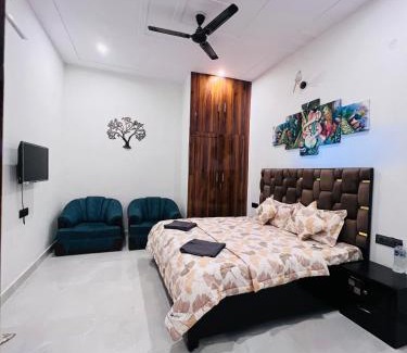 Barsana Apartment | Nirmal sadan Homestay