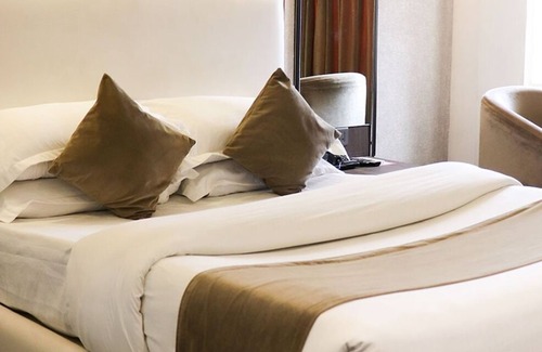 Noida Hotel | Nirula's Hotel
