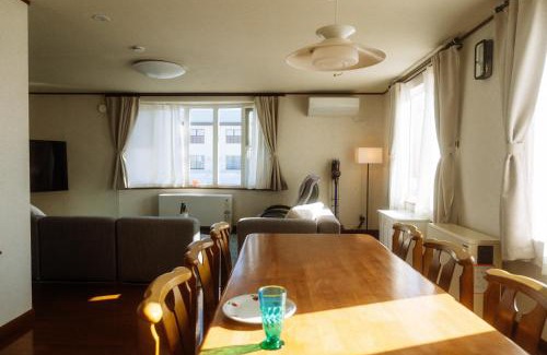 Kutchan Ski Chalet | Niseko Pink house