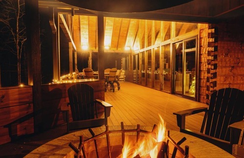 Topton Cabin | Nite Owl-Luxury Log Cabin Rental, Outdoor Fire Pit, Fire Place, High Speed Internet, Hot Tub, Pool Table, Open Concept- Nantahala NC