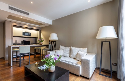 San Babila Hotel | NJ Hotels San Pietro All'Orto 6 Milano