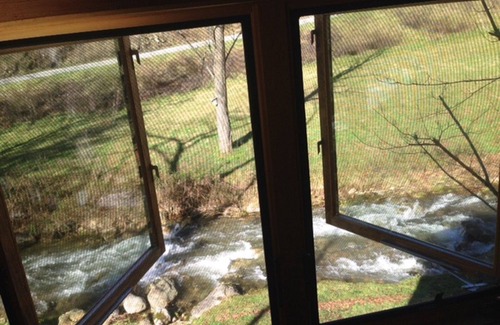 Sylva Cabin | nLog Cabin with hot tub on bold creek